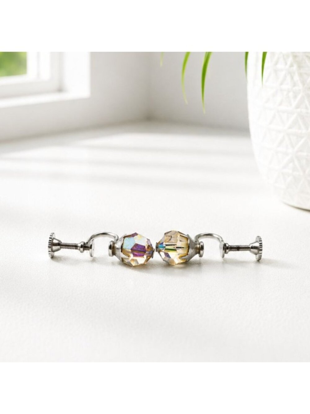 Vintage Aurora Borealis Screw Back Earrings With Faceted Crystal Beads Retro 195